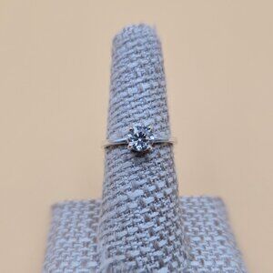 Size 7 Sterling Silver Single Cubic Zirconia Gem Band Ring A5000